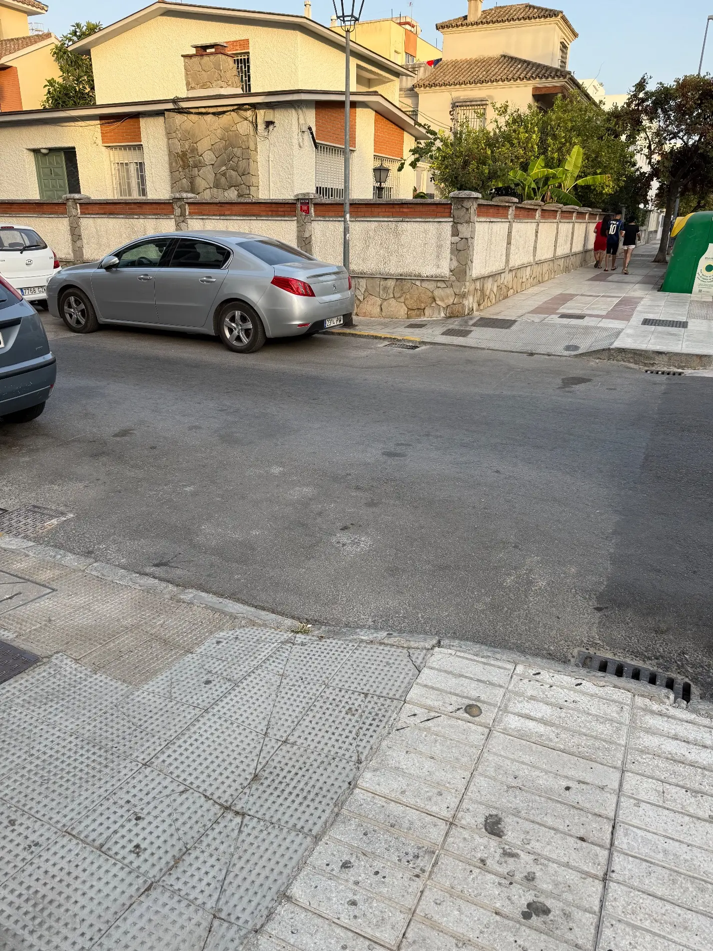 Fotografía de la incidencia MD-2026-000001: Hace tres años aquí había un paso de peatones. Ya no existe.