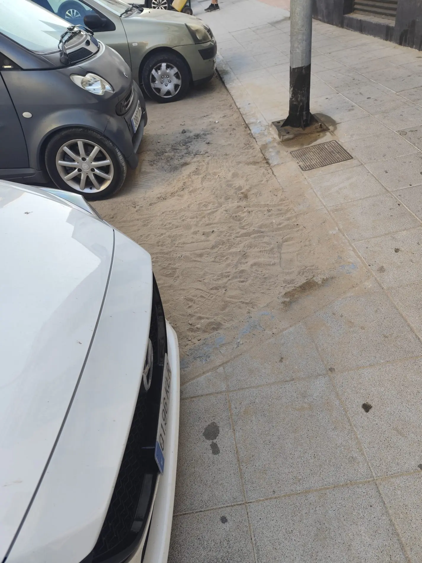 Fotografía de la incidencia MD-2026-000007: Poco tiempo después de asfaltar la calle Banda Playa desde la Playilla de la Red hasta co…