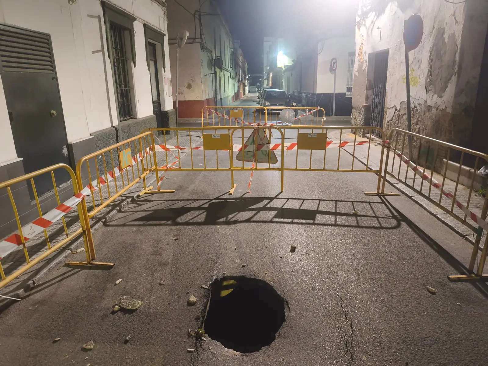 Fotografía de la incidencia: Agujero en calle san Antonio lleva más de 2 meses se avisado a infractutura y dijeron hac…