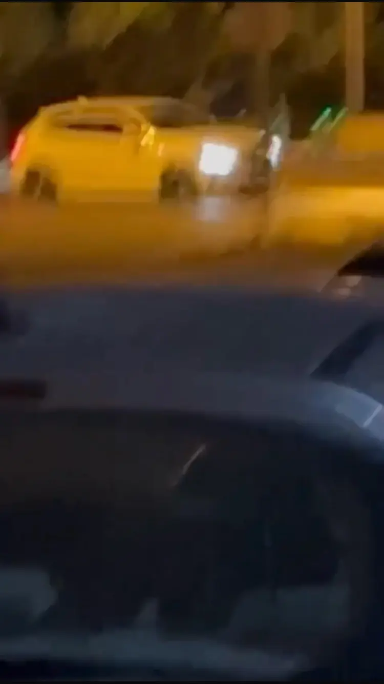 Fotografía de la incidencia: Carreras ilegales, derrapes, coches con escape libre y de alta gama conduciendo de manera…