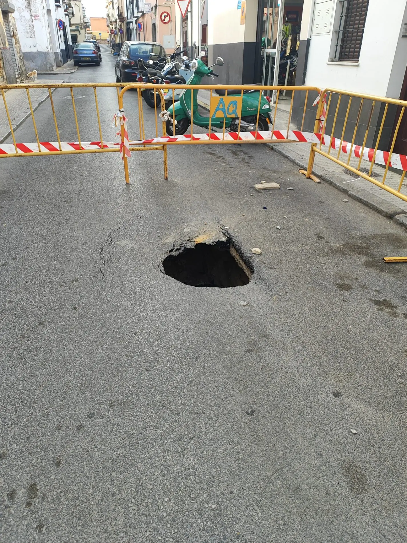 Fotografía de la incidencia: Lleva cortada la calle san Antonio está semana cumple un mes.