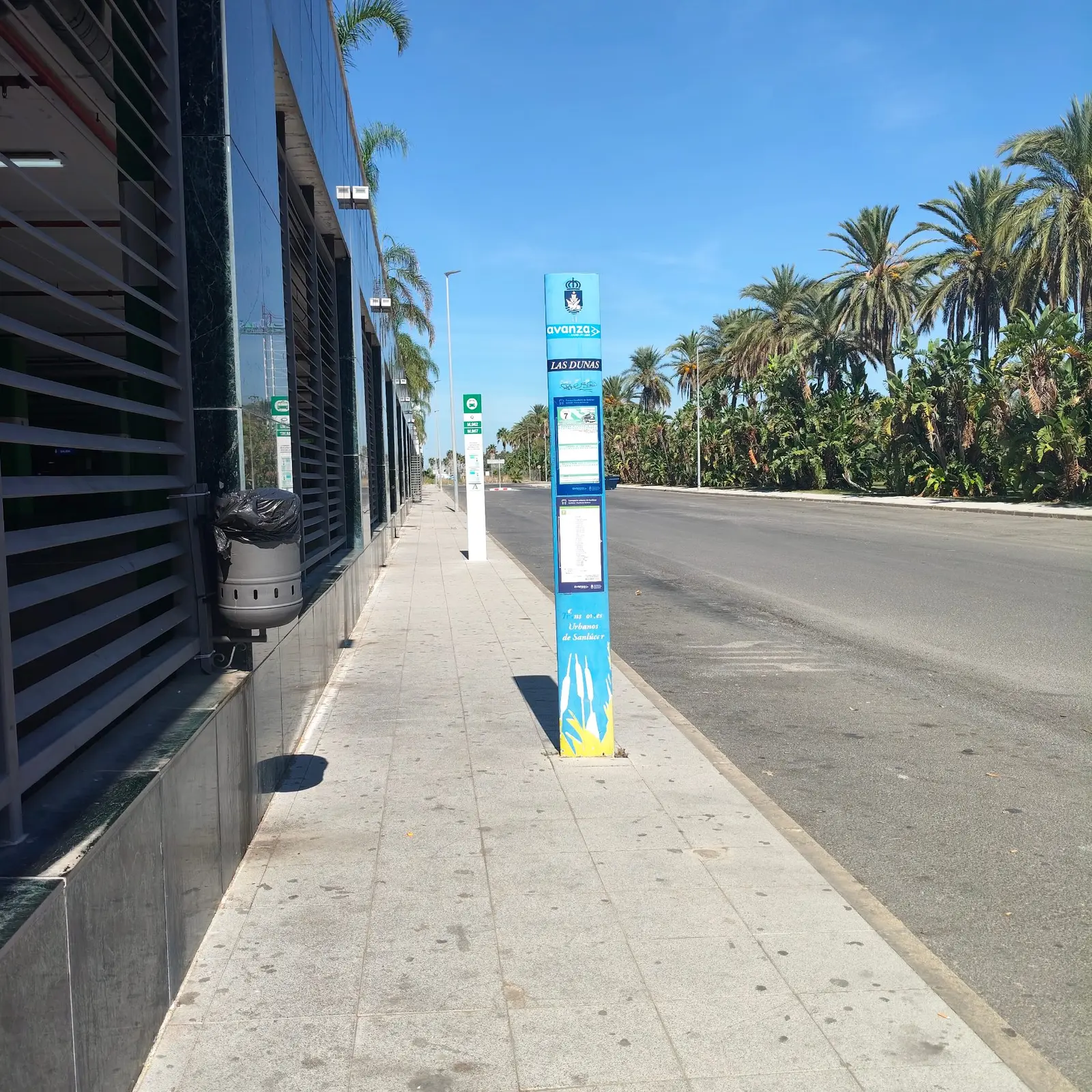Fotografía de la incidencia: Ni una simple marquesina en la parada de bus.