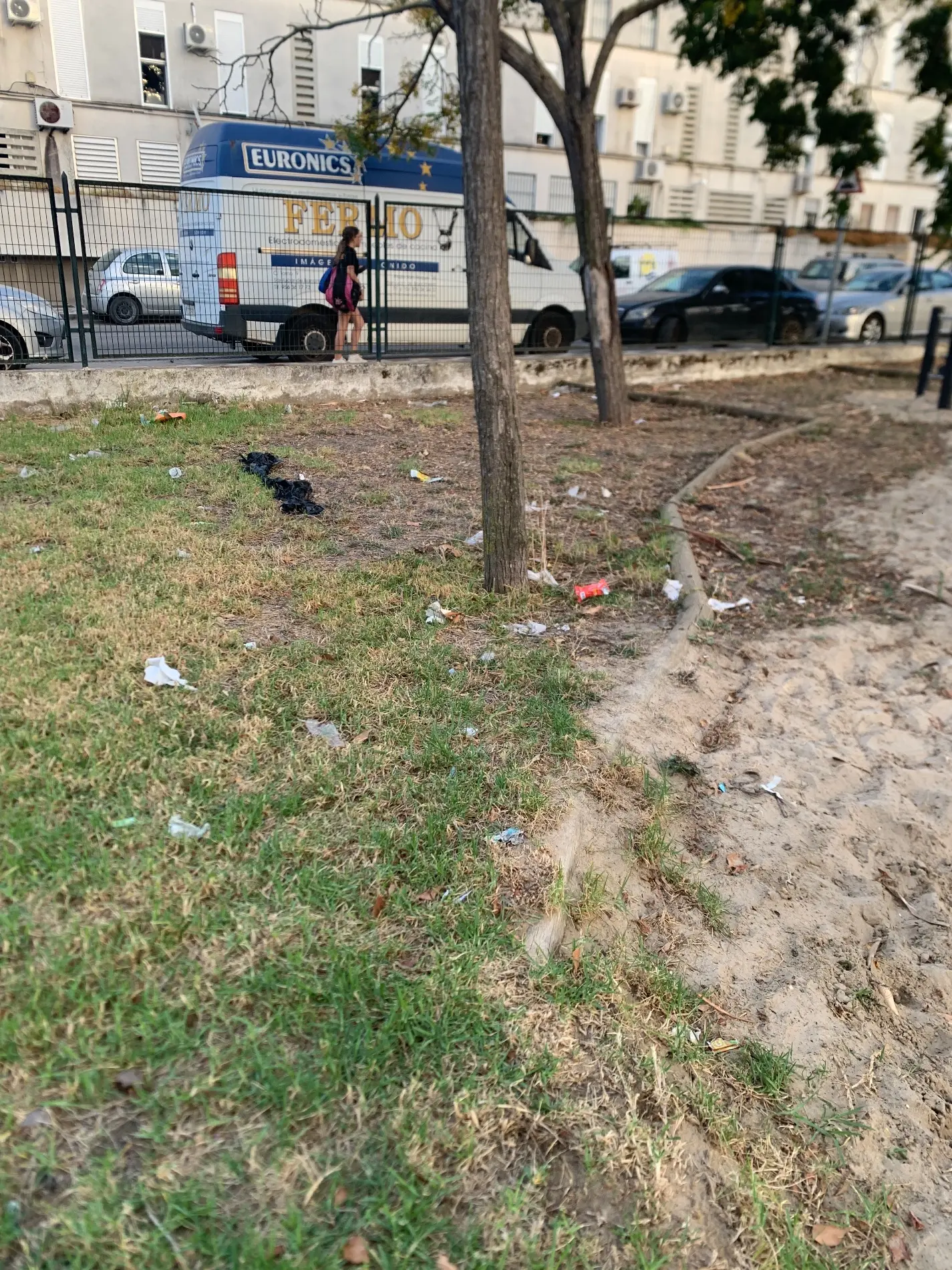 Fotografía de la incidencia: El estado de la ciudad de los niños es lamentable, mucha basura, ramas secas, hierva crec…