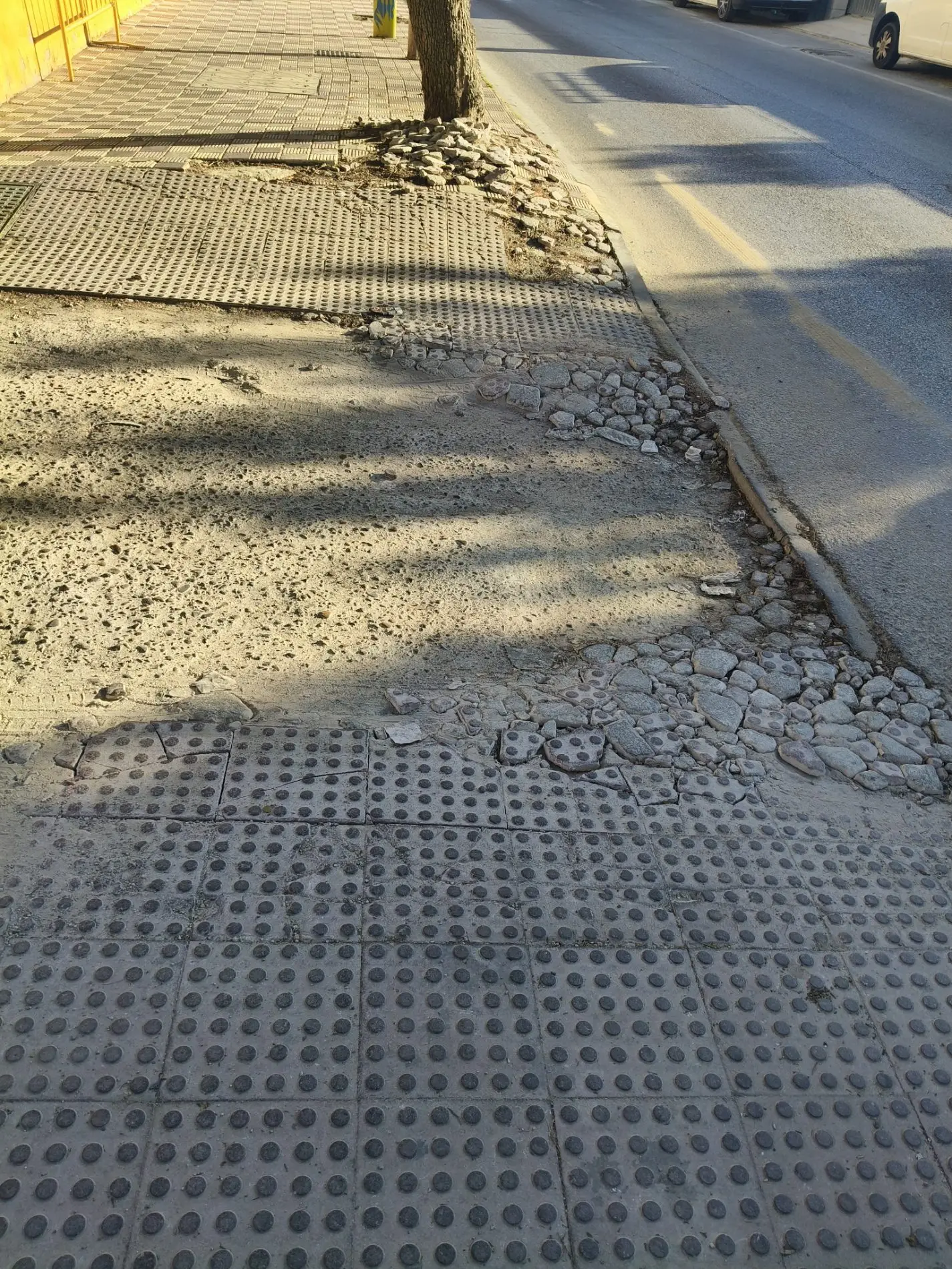 Fotografía de la incidencia: Se han entregado quejas al ayuntamiento y no hemos recibido información. Lleva años