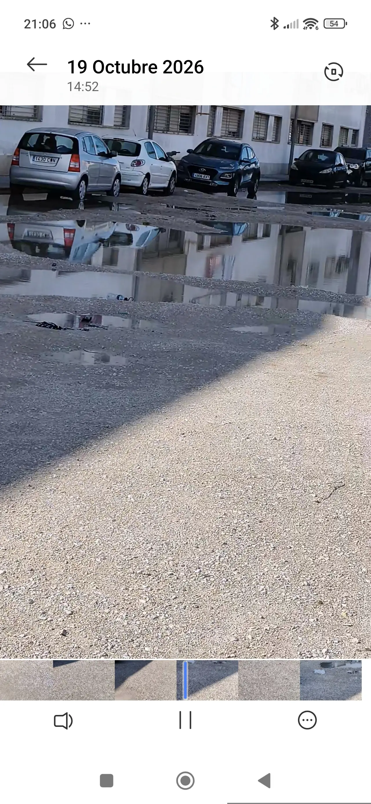 Fotografía de la incidencia: Lleva años sin arreglar, cuando acaba el asfaltado hay un terreno de tierra que es imposi…