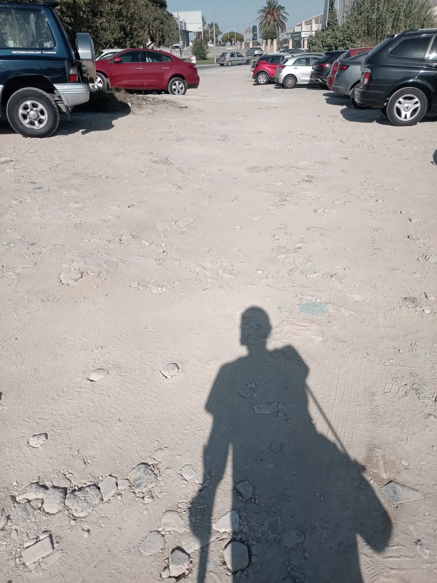 Fotografía de la incidencia: Tiene mucha guasa que sea el único parking que hay junto al hospital y que esté así de ba…