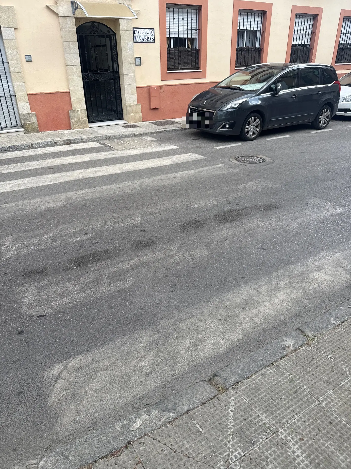 Fotografía de la incidencia: Paso de peatones en mal estado