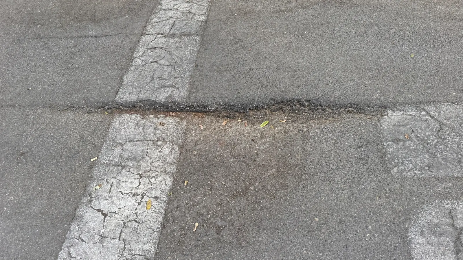 Fotografía de la incidencia: Bache el pleno stop. Peligro para motos