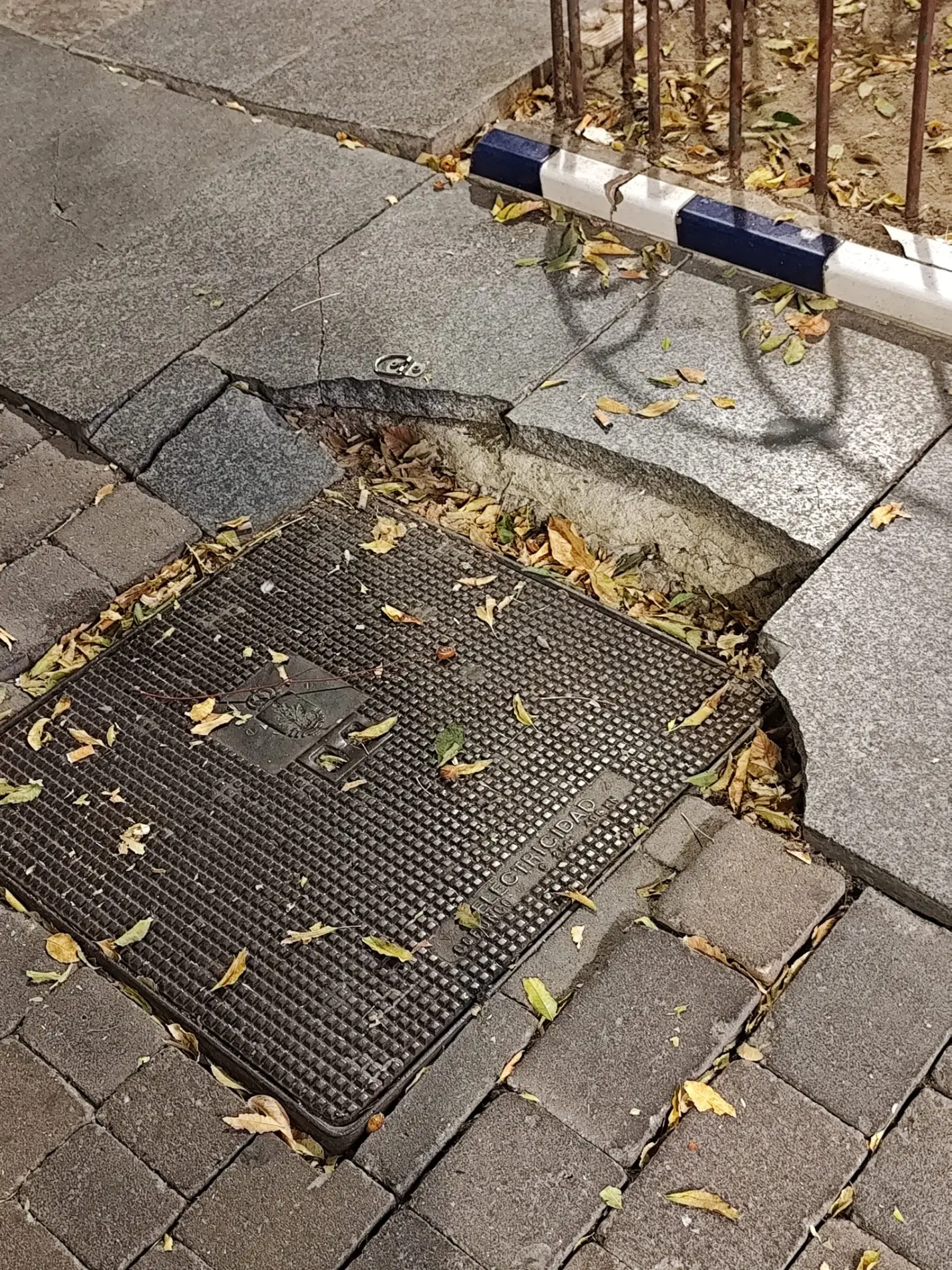Fotografía de la incidencia: Justo para pegarse el "batacazo". Cómo esa trampa hay 200.000 en Sanlúcar.