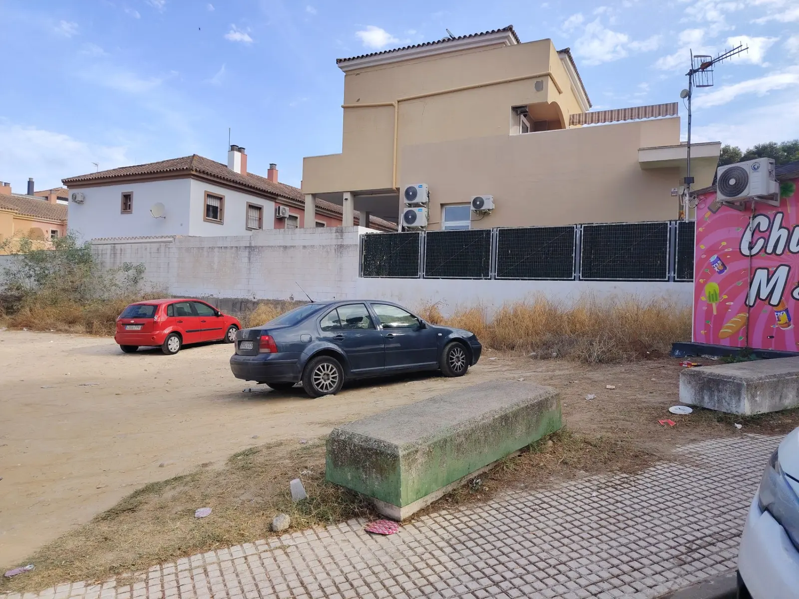 Fotografía de la incidencia: Buenas ya creo que va llegando la hora de que se utilice este terreno para un parque infa…